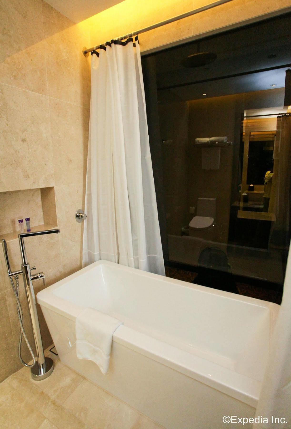 Hotel Aqueen Paya Lebar Singapura