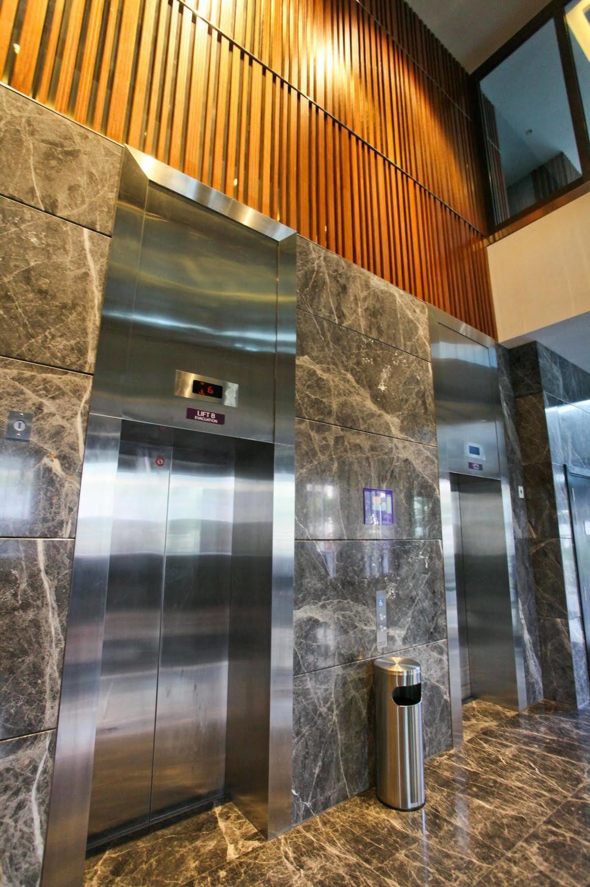 Aqueen Paya Lebar Singapur